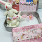 🔥Easter Best Gift 50% OFF-🎁🐇Bunny Easter Plysj mamma og baby kaniner i Pocket Tin: rollespill søsken Gave, påskegave