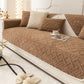 🛋️ 50% RABATT NU! 🐾 Halksäkert Sofföverdrag – Mjuk Fleece, Maskintvättbart & Husdjursvänligt – Skyddar Mot Fläckar, Hår & Klor ✨