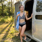 👙 50% RABATT + GRATIS HALSJEDE – Geometrisk print bikini – V-hals – høy midje – elastisk & pustende – perfekt til stranden