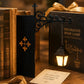 🕯️ 50% RABATT – Bokstøtte med lys – vintage gate-lampe – jern – varmt lys – plassbesparende – for bokhyllen, skrivebordet og stuen – skaper lesestemning