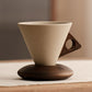🍂 50% RABATT – Kaffekopp med spekklene og trehåndtak – matte glasure – varmeisolert – stabil trebase – for kaffe, te og latte – unik og håndlaget